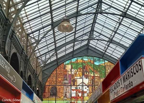 Vidriera en el mercado de Atarazanas